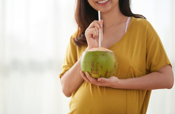 Uống nước dừa khi mang thai lợi hay hại?