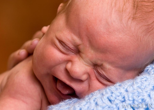Trẻ sơ sinh bị đi ngoài có bọt: Nguyên nhân và cách điều trị